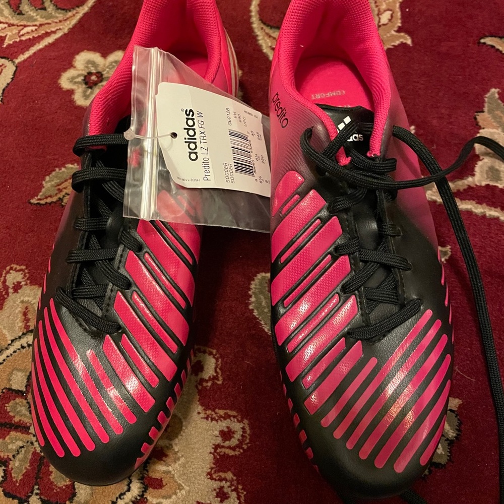 NWT Adidas women’s Predito soccer cleats